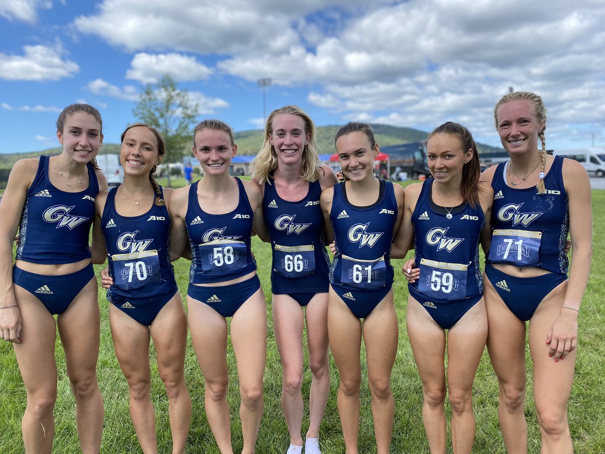 GWXCTrack's tweet image. Men’s and Women’s teams celebrating their 1st Place wins 😊 let’s keep the momentum going this season!