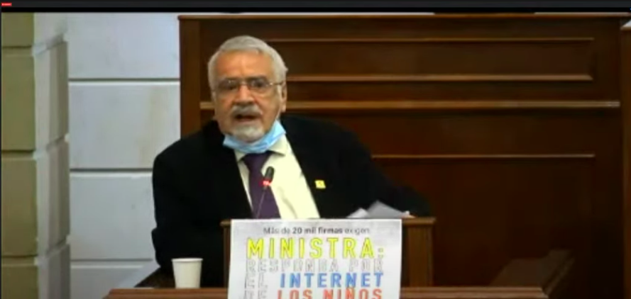 lasillavacia's tweet photo. #MocionMinticLSV | "No voy a decir que usted es la ladrona, pero jurídicamente es la responsable de que se perdieran 70 mil millones. Sí la responsabilizo de peculado culposo".

Así arranca @GNavasTalero, conocido como "el decano" del Congreso, por sus conocimientos en derecho. https://t.co/gP7HCc47Ng