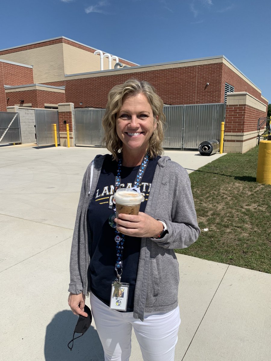 __ellanicole__'s tweet photo. brought my mom coffee at work today for day 5 of random acts of kindness!! @LHSCoachConn #GalesUnited #LHSLeadership https://t.co/rmlxHexbxM
