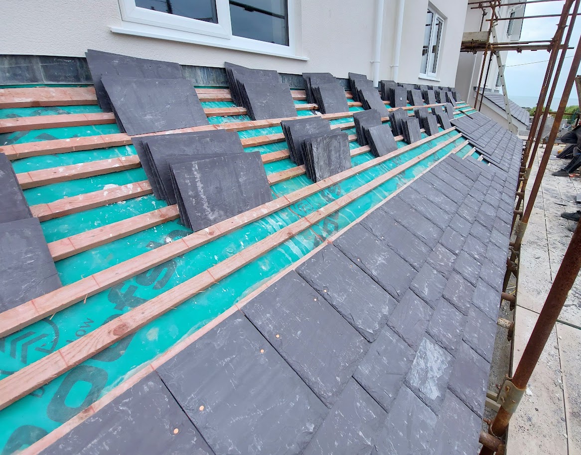 3 jobs on the go in Trearddur Bay this week. 
New Welsh Slate on 2 of them and reclaimed Welsh slate on the other. 
If you're anywhere near the coast, don't take any chances.
Use the best local slate and experienced local roofers. 
#homeimprovements #Cymru #YnysMon #Wales