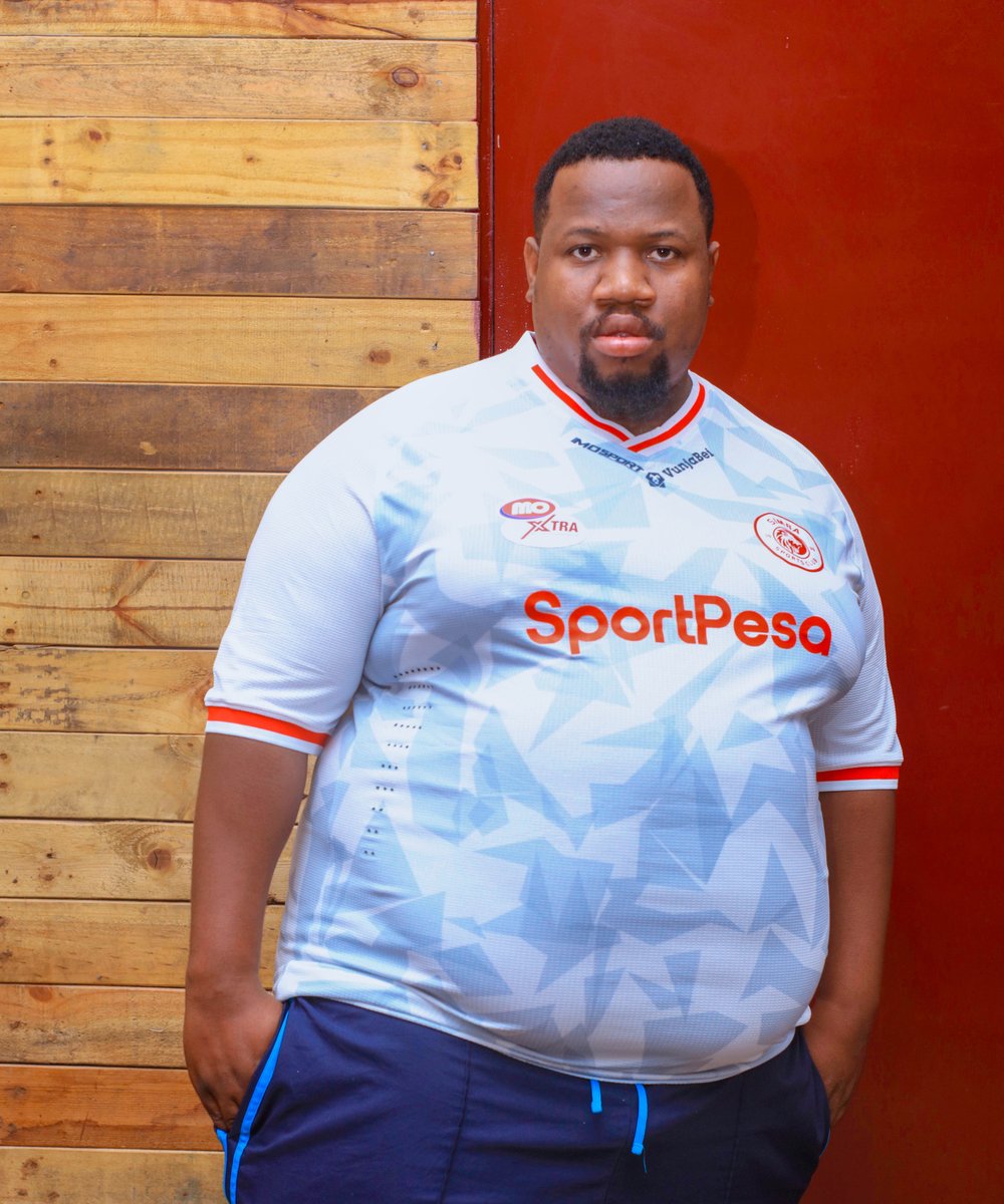 SimbaSCTanzania's tweet photo. Jezi zetu za msimu huu kila mtu atapata jezi sahihi kwa mwili wake.

Fika sasa kwenye maduka ya Vunja Bei kupata jezi yako. #NguvuMoja https://t.co/7cnnKMhH3G