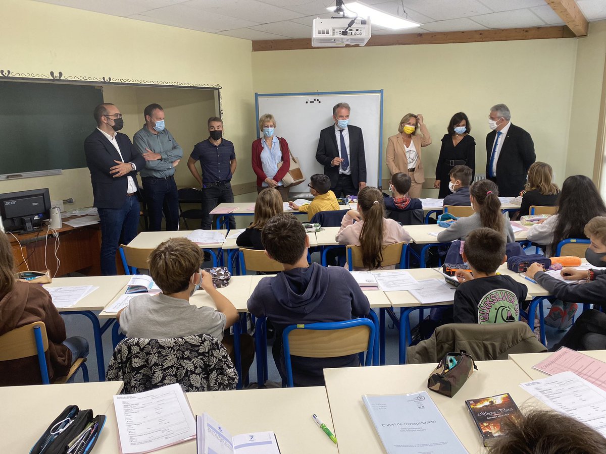 CDrucker_Godard's tweet photo. Un collège #Meyssac dynamique et des projets forts pour la #rentreescolaire2021 🖌📚
#sport #ValRep #Cordées …
Rencontre avec les élèves et le personnel de l’établissement
🙏🏻pour la visite et les échanges
Belle matinée avec @Departement19 ☀️ https://t.co/OncP272R4Y