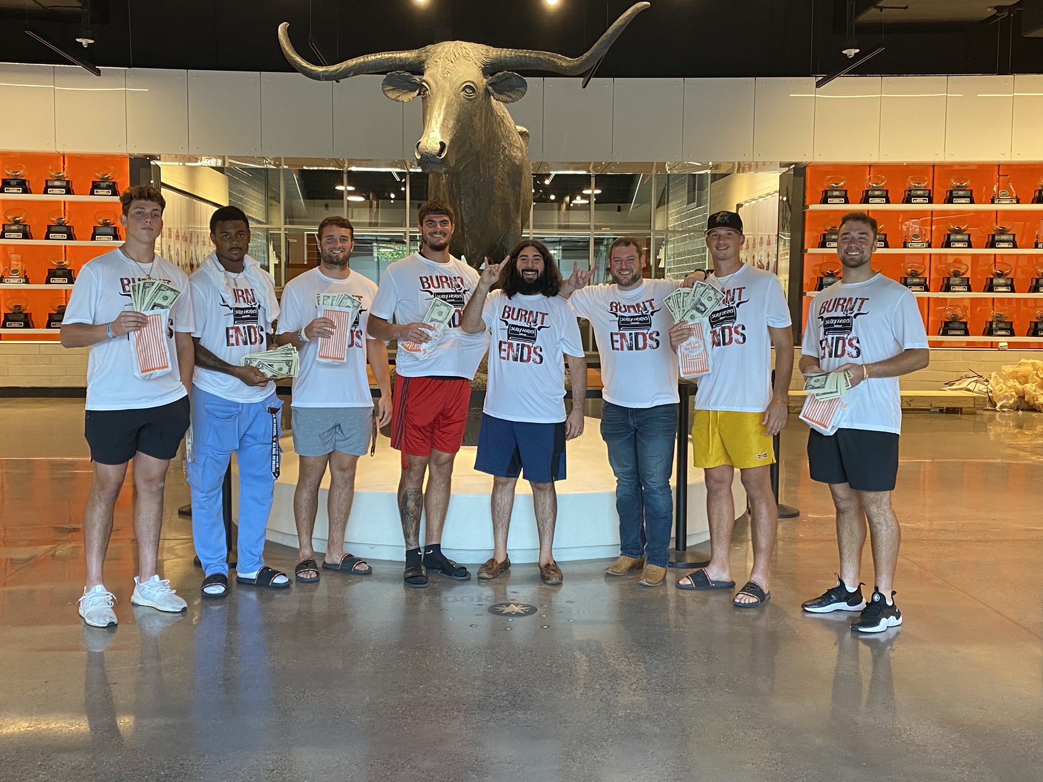 E-YDU5SXIBobmj_?format=jpg&name=large