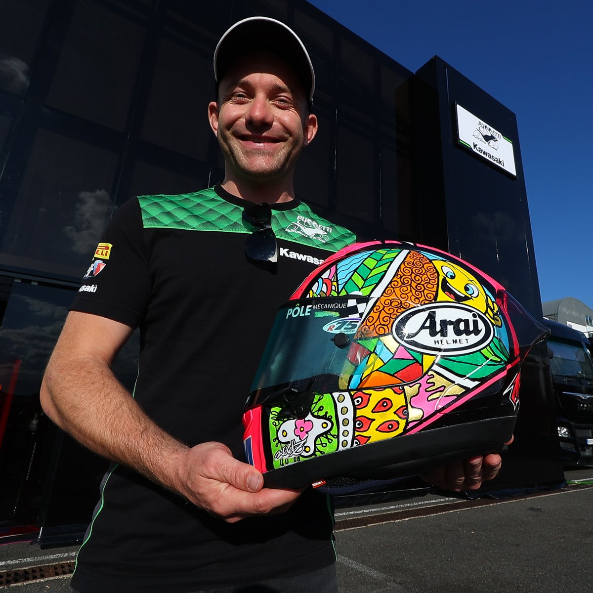 A special helmet for special children!

<a href="/Mahiaslucas/">Mahias lucas</a> supports the children at the local hospital in his town. Their smiles, even in difficult times, have been an inspiration for Lucas❤️

They made this beautiful design! We see future artists here, Lucas! 

#FRAWorldSBK