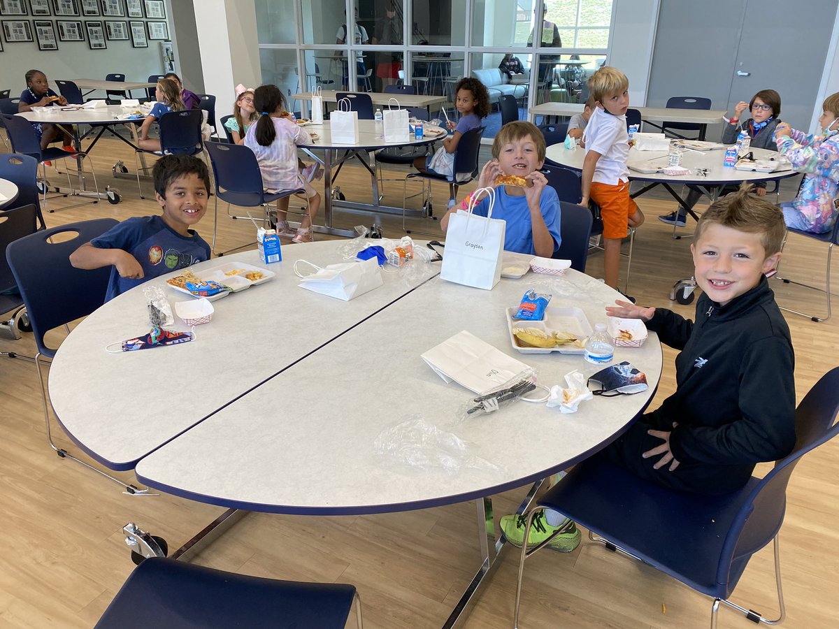 WCDS_Lower's tweet photo. 📸 1…2…3…say, “Cheese…pizza!” Always a happy day when pizza is served for lunch! Grateful to have all students eating in the Wilson Center this year! 🍕🍽😻#WCDSGrade1 #WCDSGrade2 https://t.co/ir2iYEGXsF