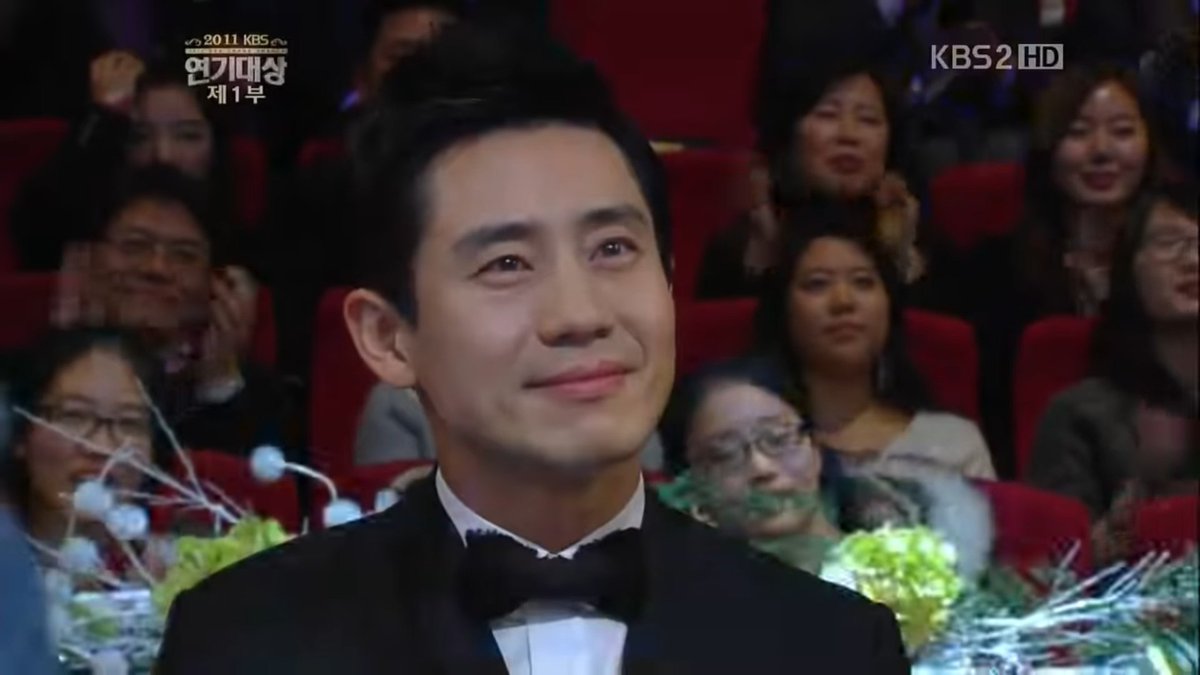 배우 신하균은 실제로 2PM의 무대를 보고 미소지은 적이 있으며 수상소감에서 2PM과 아이유를 볼 수 있어 좋았다고 전한 바 있다