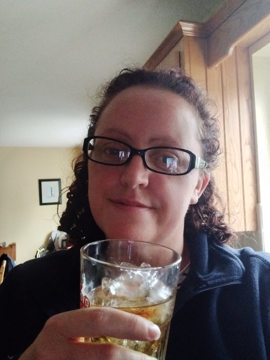 fiona_king51's tweet image. Happy friday 🍷🍸🍹🍺🍻🥂🥃💚❤💚❤ #wellneeded #FridayFeeling #8moresleeps #mayoforsam