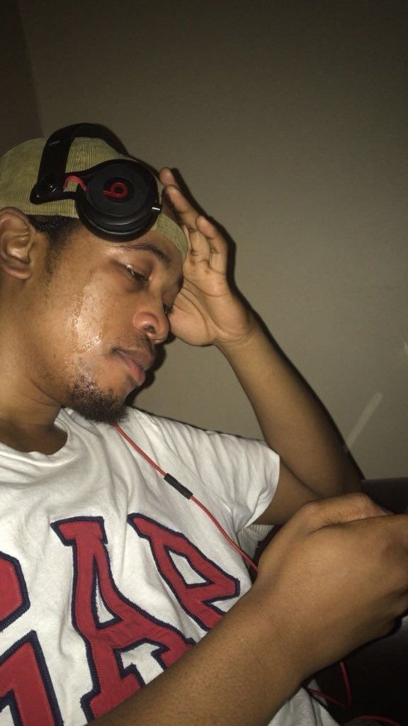 baasmoe's tweet photo. "Relax man it's just a song"

Me listening to Yebba's Heartbreak https://t.co/kKpUIf2I1V