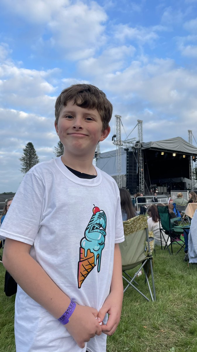 neiloboe's tweet photo. Olly’s first ever McFly concert and he can’t wait to see @mcflymusic #trenthamlive https://t.co/EgrzdtkSZI