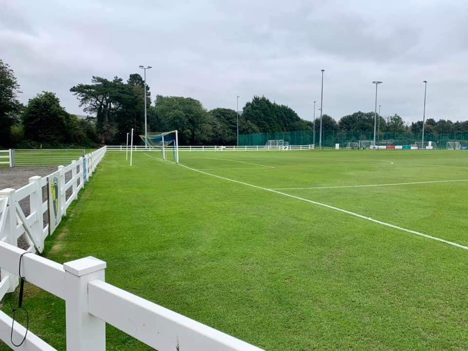 StJohnsUtdAFC's tweet photo. Fantastic work by Groundsman Ray to get the pitch looking impeccable for the season opener tomorrow v @MfcCastletown.
First game in charge for new management team Tony Sewell and Sam Brown.
Strong pre-season, amazing facilities, raring to go!
UTJ 🟡🔵⚽️ https://t.co/cSYMXgcq6q