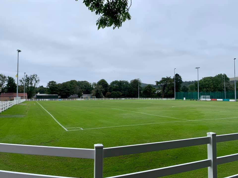 StJohnsUtdAFC's tweet photo. Fantastic work by Groundsman Ray to get the pitch looking impeccable for the season opener tomorrow v @MfcCastletown.
First game in charge for new management team Tony Sewell and Sam Brown.
Strong pre-season, amazing facilities, raring to go!
UTJ 🟡🔵⚽️ https://t.co/cSYMXgcq6q