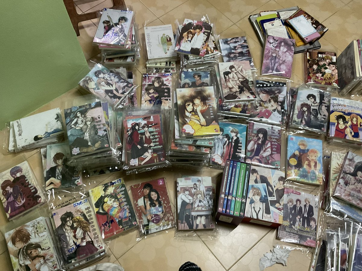 mintmink03's tweet photo. กลับบ้านมารื้อลัง บางเล่มก็อยู่ที่กรุงเทพ รู้สึกว่าโตมากับแจ่มใสจริงๆ
#เจ้าปลาน้อย #may112 #แสตมป์เบอรี่ #หัวสมองตีบตัน(พอร์ช)
#mimoza #ลูกชุบ #หนุ่มกรุงโซล #เจ้าหญิงผู้เลอโฉม #thelittlefinger
แม่บอกให้รักการอ่าน เราก็รักการอ่าน(นิยาย)แล้วน้า~ https://t.co/iIWfGNo6VZ