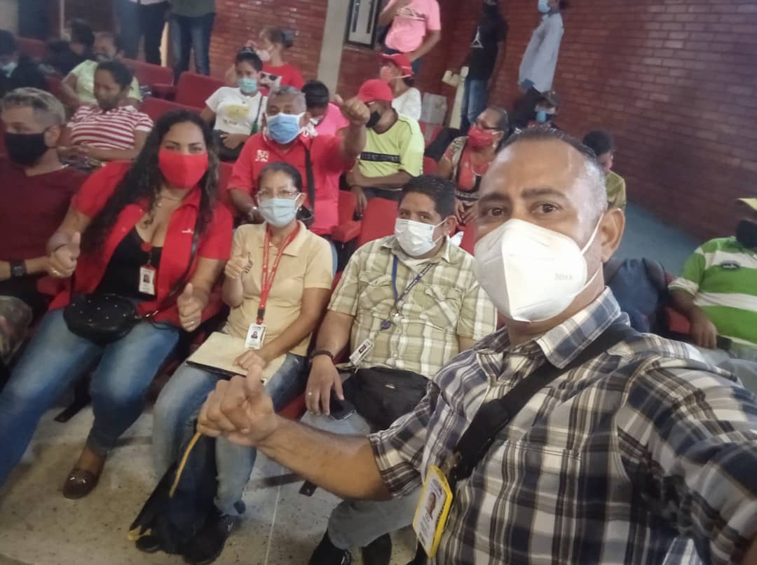 MonagasComunas's tweet photo. #3DeSep Desde el Auditorio del Consejo Legislativo del estado #Monagas Comuneros y Comuneras junto al @Mp_Comunas y Diputados del Parlamento realizan la instalación del Equipo Promotor Estadal para la Consulta Nacional de la Ley Orgánica del Parlamento Comunal.
@NorisHerrerar https://t.co/zEgxLOPBz9