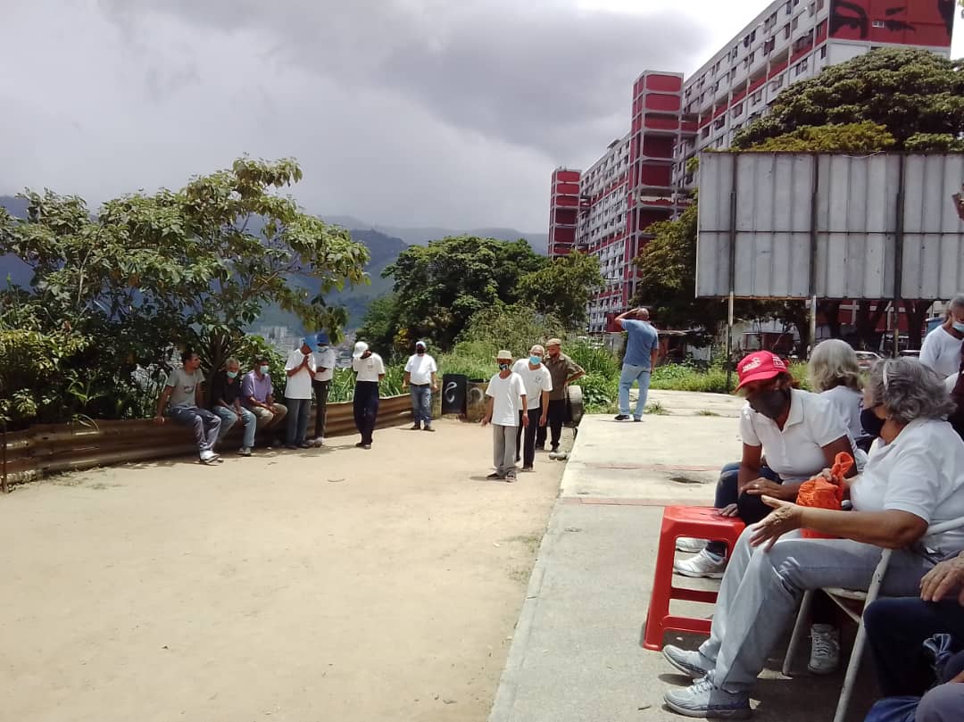 #Hoy | Gracias a la Gestión de la Pdta. del #INASS <a href="/Maga_Vina/">Magally Viña</a> los adultos mayores del 23 de Enero, Ruperto Lugo, Pérez Bonalde y la Pastora, participaron en el cierre preliminar de los Juegos Deportivos Árboles del Saber 2021. #VamosAVacunarnos #LaFamiliaQueProtege <a href="/NicolasMaduro/">Nicolás Maduro</a>