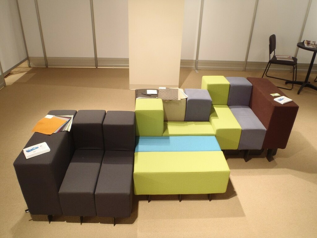 ilikeoi's tweet photo. Oi at a Las Vegas Market! Accent colours are our favourite! Do you love this blue as much as we do?

#ilikeoi  #modularfurniture #environment #fun #easy #ecofriendly https://t.co/hcUB2qDYic
