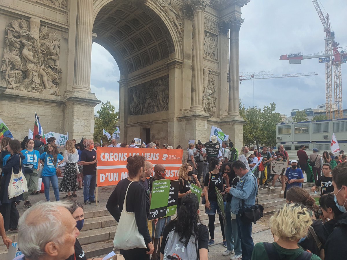 PlusjamaiscaM's tweet photo. En marge de l'#UICN nous étions réunis cet après midi avec des représentants de @Survival @attac_fr @xrFrance @SNUEPFSU @ParcCalanques @snefsuOFB @ccfd_tsolidaire @Alternatiba_ afin de revendiquer notre attachement à la biodiversité et au droit des peuples autochtone #TiredEarth https://t.co/JRWCqMeMXB