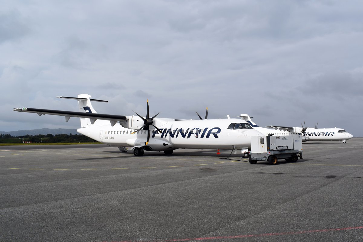 lentopostifi's tweet photo. Norran ATR 72-500 -koneet laskeutuivat Bergeniin – Widerøe-yhteishanke tukee suomalaisia ilmailualan työpaikkoja
https://t.co/4C3L3yus53
#Norra #Finnair #Wideroe #Widerøe #lentoliikenne #ilmailu #Norja #Bergen #Ålesund #Molde #Kristiansand #Kristiansund #Stavanger Kuva: Norra https://t.co/jyElV8YtTq