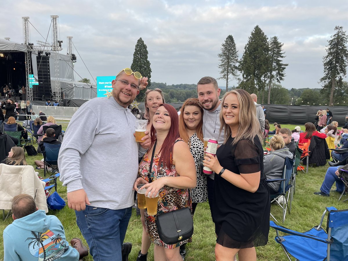 tiataylor91's tweet photo. #trenthamlive here with the besties to see @mcflymusic https://t.co/zj9q4NXQZC