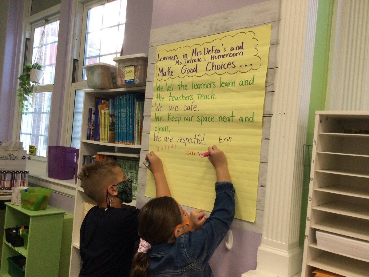 MsTutrone tweet media