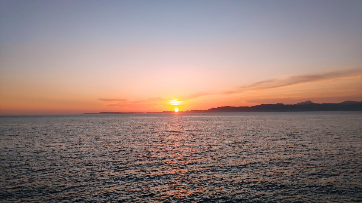 Albertodm97's tweet photo. Vivo a base de ver atardeceres. https://t.co/3TyaFSGPyp