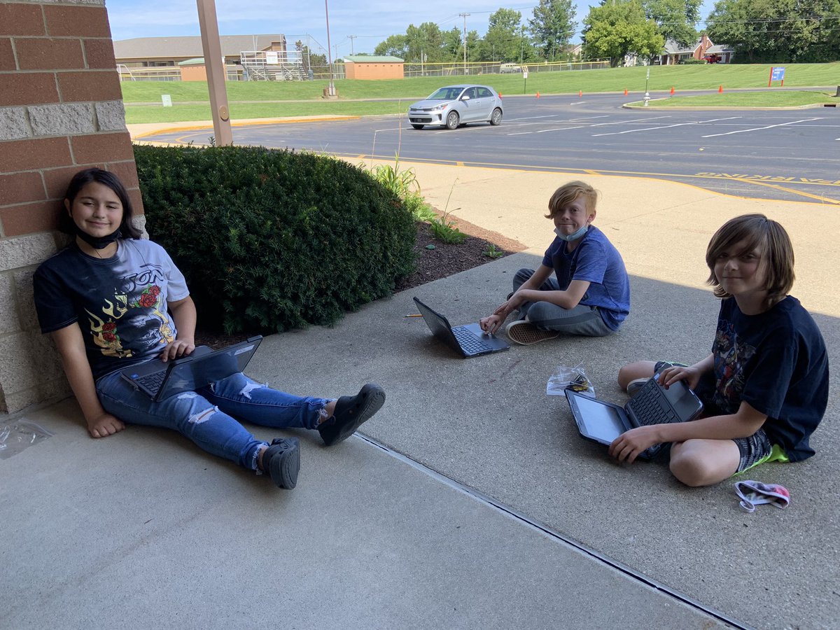 MrsDillonSings's tweet photo. @UKnight_CIS earned some time on Chrome Music Lab and Blob Opera after a great week of drumming! Loving the fresh air. Happy weekend! @CISKnights #maskbreak https://t.co/WoI43U7UDC