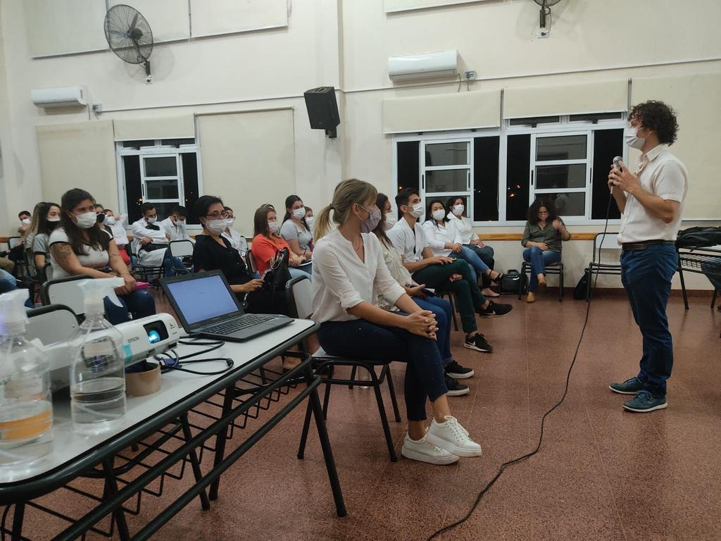 #Ayer junto a Andrés Rehe y equipo y miembros de la JCyD del CGE visitamos la ENS N° 4 de Oberá donde se presentó la Modalidad  Dom. y Hosp a estudiantes de 3 y 4 años de la  Formación Docente. <a href="/cjdechat/">Christian Dechat</a> <a href="/jalbertogalarza/">Juan Alberto Galarza</a> <a href="/grillo141/">Ruben Dario</a> <a href="/oviedo_luis/">Luis H Oviedo</a> <a href="/Andrsjulinrehe/">ANDRÉS J.A.REHE</a> <a href="/linares_cielo/">Cielo Linares</a>