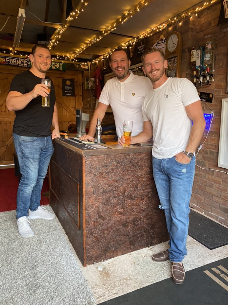 steeno10's tweet photo. Old boys back together @backingben #energytrain #backingben @JANDRESS84 @sturgess1 🏉🍻 https://t.co/Leu6X1dgpo