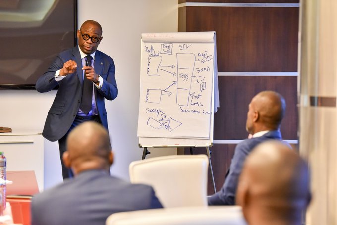 PresidentBOAD's tweet photo. J’ai eu une rencontre fructueuse à Nairobi avec les dirigeants de @AGF_Group, nous avons échangé sur des mécanismes innovants du financement par la @boad_official  du secteur privé particulièrement des #PMEPMI dans les pays de @UEMOA_Officiel . https://t.co/5uKzmadPmf