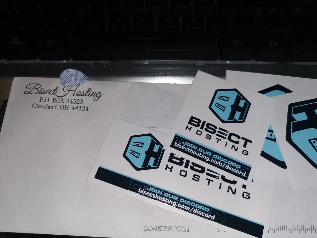 Cuando contrete el servicio de <a href="/BisectHosting/">BisectHosting</a> y de decía stickers. Pensé que eran virtuales, no me esperaba esto. Muchas señores