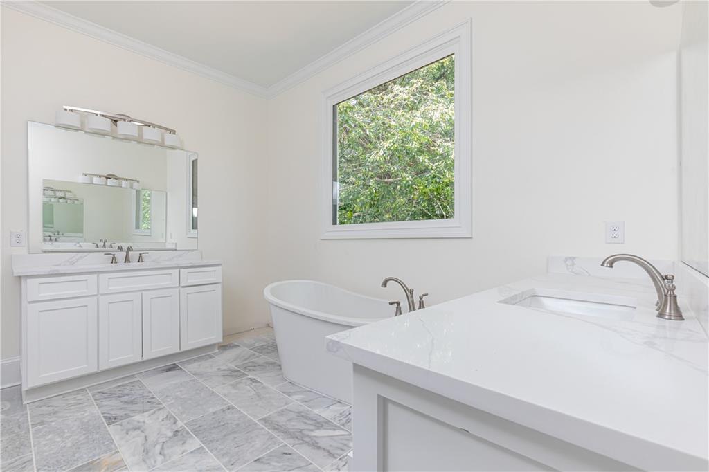 AtlRealtyDotCom's tweet photo. 🍑⚾️Elegant new construction that’s perfect for weekend barbecues or relaxing after a long day. It’s the entertainer’s dream, located in the heart of Smyrna. Take a look at all the features this property has to offer: https://t.co/20wuIcPNtZ.
 
#ATLrealty #Atlanta #FeatureFriday https://t.co/OVOOBu82tn