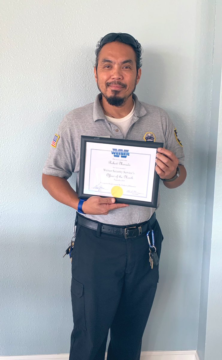 Congratulating and celebrating our Security Supervisor at CPR, who received employee of the month from Weiser Security. Well deserved, KEEP UP THE GOOD WORK👍@DiamondCareers @lloduca @CarrozR @shaun_security #DiamondEliteStatus #LifeAtDiamond #DiamondCareers @diamondresorts