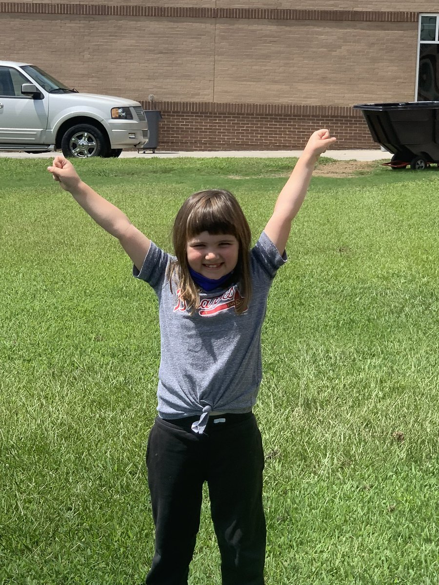 sanders_CLES's tweet photo. Ms Fairrel’s class was celebrating with a Game Day Celebration!!!  @CLESCardinals @FayettePBIS @fcboe https://t.co/6199TH1i9s