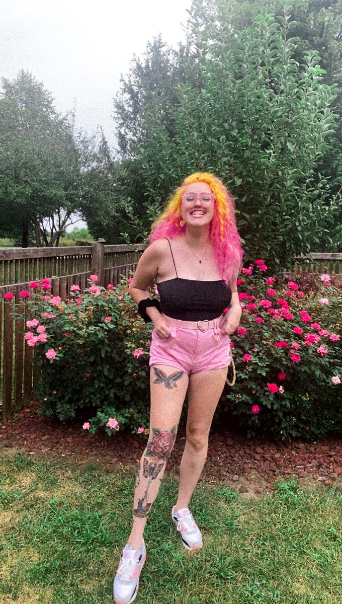 its my birthday if ive ever photographed u send me money to get vegan goodies 💖