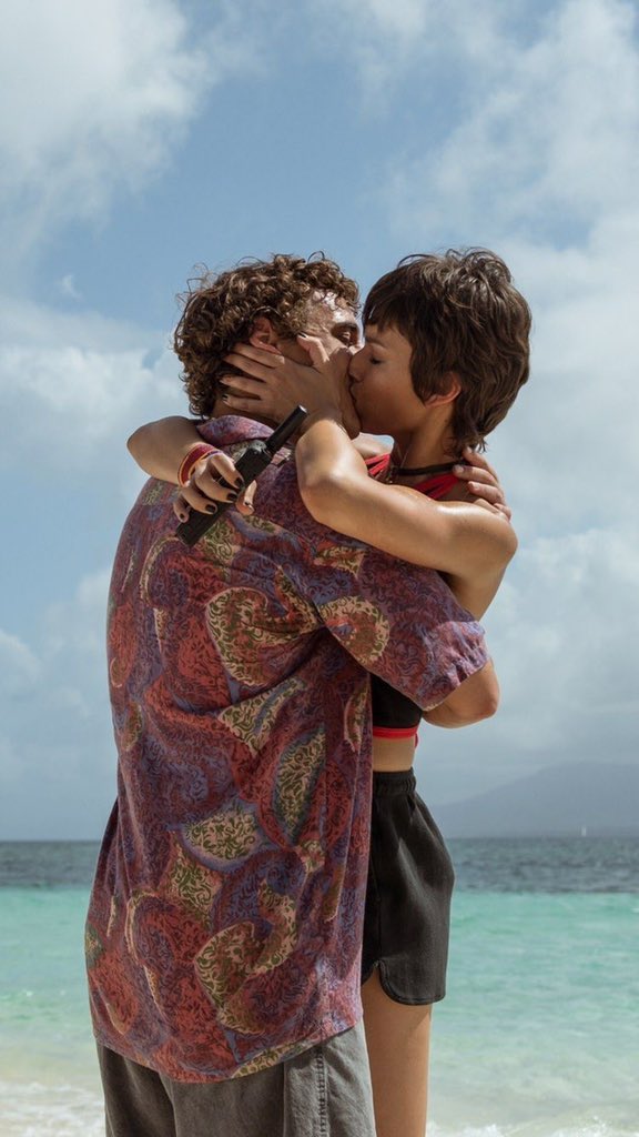 __lessbx_'s tweet photo. “Mucha gente cree que en la vida solo hay un gran amor, lo que no saben… es que se pueden vivir varias vidas.”

- Tokio #LCDP5 https://t.co/0mut0BiY1A