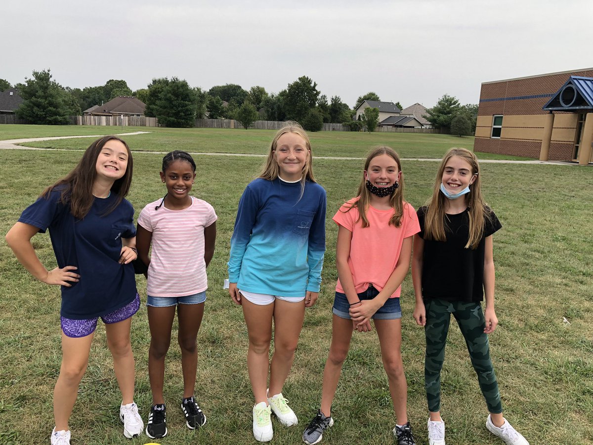sarahestafford's tweet photo. Enjoying some Pride Time recess today! @WilsonsCreekInt @officialSPS #WorkCompleted #FinallySeeingFullFaces https://t.co/o5gduyXU0M