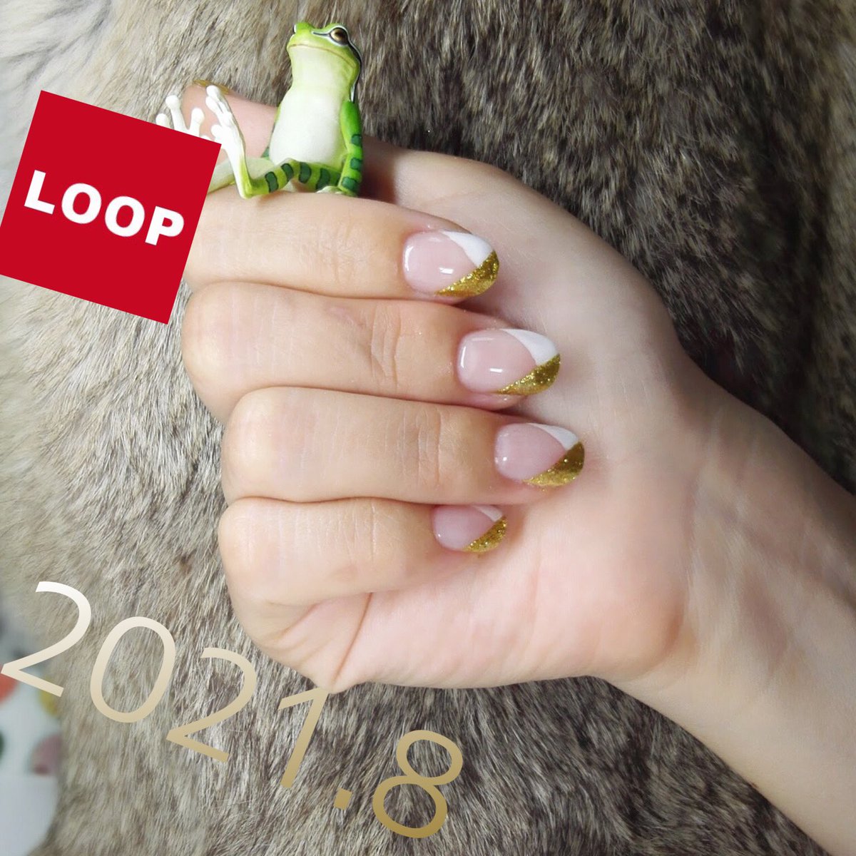ネイルサロン Loop 夜も営業してます 完全予約制 ホワイト ゴールドのvフレンチ ひねりの効いたデザインが大人っぽ フローター 爪補強 ジェルネイル 変形フレンチ 大人ネイル Vフレンチ 上品ネイル 北 堀江ネイルサロンloop 定額制