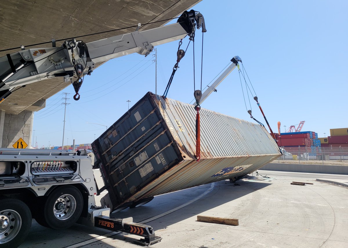 PepeTowing's tweet photo. Remember to slow down guys! The sharp turns sneak up on you 😂

#Pepestowing #Heavydutytowing #Truckers #Trucking #Losangeles https://t.co/HkU2PPzFOS