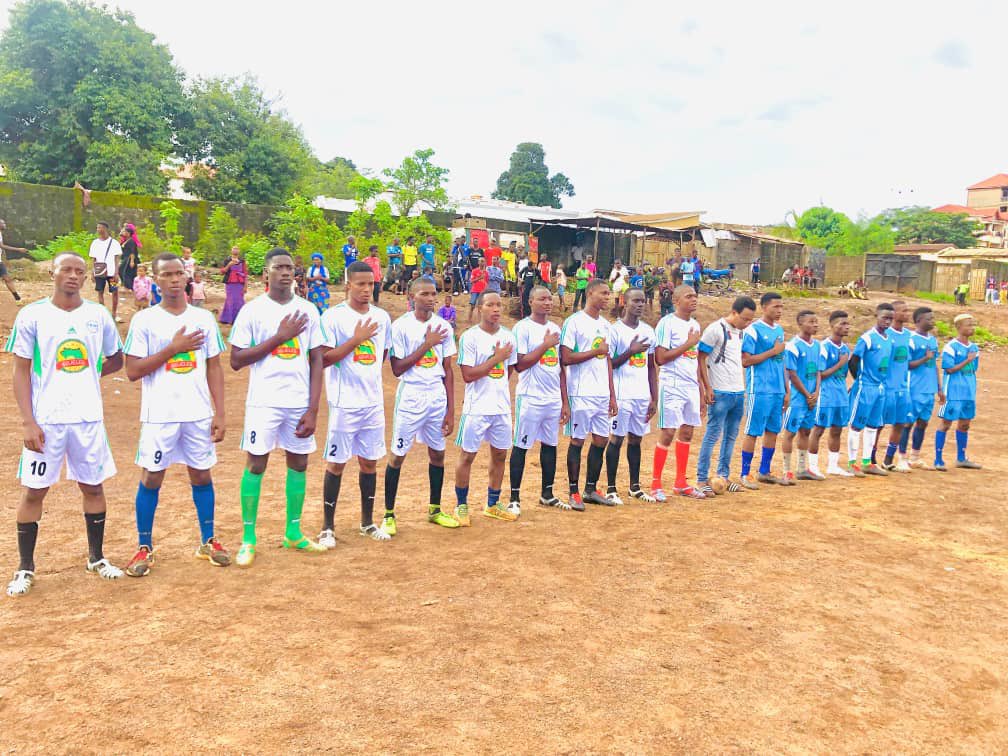 TDS_Guinee's tweet photo. #Fonikeesp
Lè 24 initiativ du projet Foniké poursuiv leurs activités de peacebuilding. À Conakry, l’initiative ‘La brique qui sauve’de @Cojeleg a organisé un match de gala pour la promotion de la paix et de l’unité nationale. @SFCG_ @Mamthefirst @Aze2Patrick @gnbambo @PBFGuinee https://t.co/8hUIuQAYYC