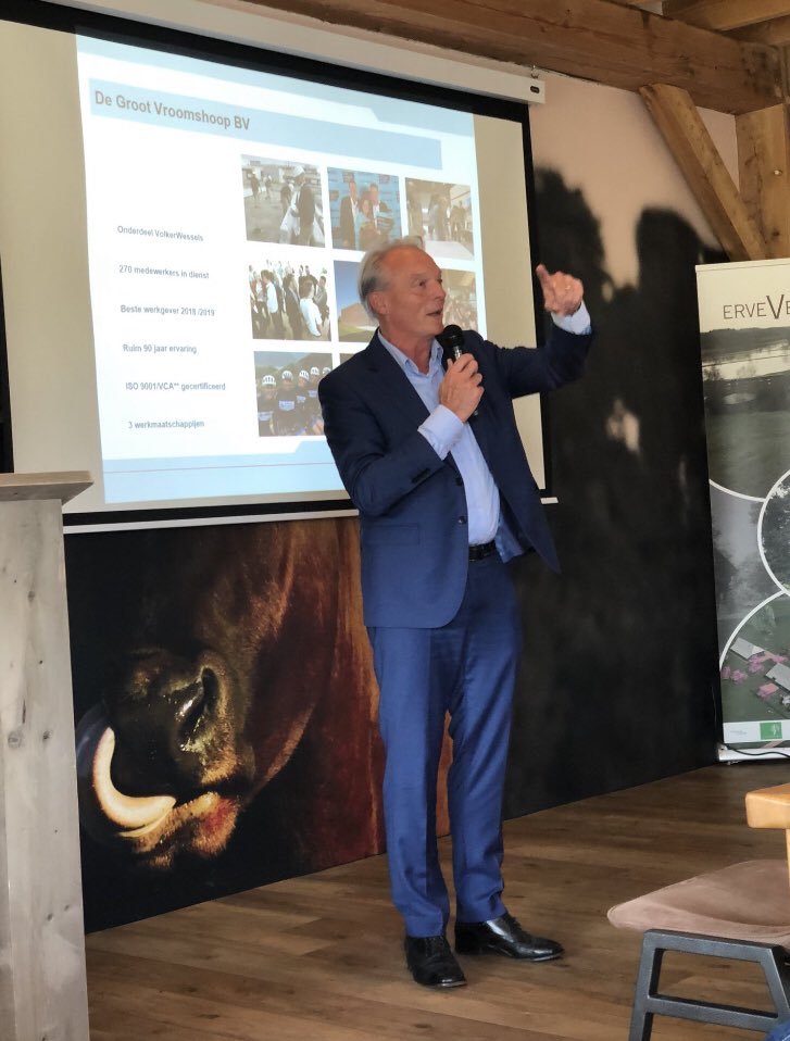 Hilde_PM's tweet photo. Fijn elkaar weer echt te zien en dat op zo’n leuke locatie @koesafari 🐄erve #Vechtdal! Opening seizoen @CDAOverijssel met oa @CDJAOverijssel @vanHijum @RoydeWitte @JacolienvdW met BBQ☀️en goede gesprekken. #familie 🍀 https://t.co/loF4o8zgg8