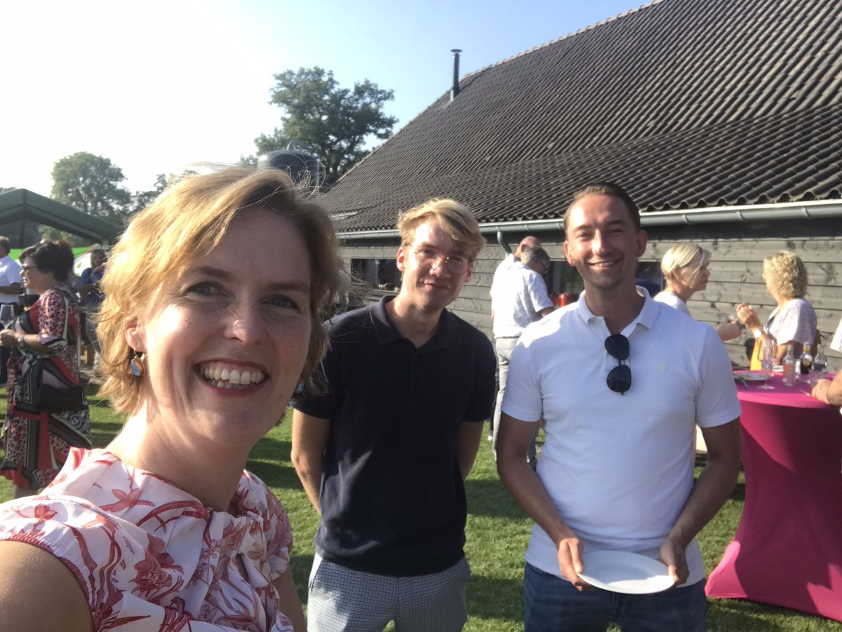 Hilde_PM's tweet photo. Fijn elkaar weer echt te zien en dat op zo’n leuke locatie @koesafari 🐄erve #Vechtdal! Opening seizoen @CDAOverijssel met oa @CDJAOverijssel @vanHijum @RoydeWitte @JacolienvdW met BBQ☀️en goede gesprekken. #familie 🍀 https://t.co/loF4o8zgg8