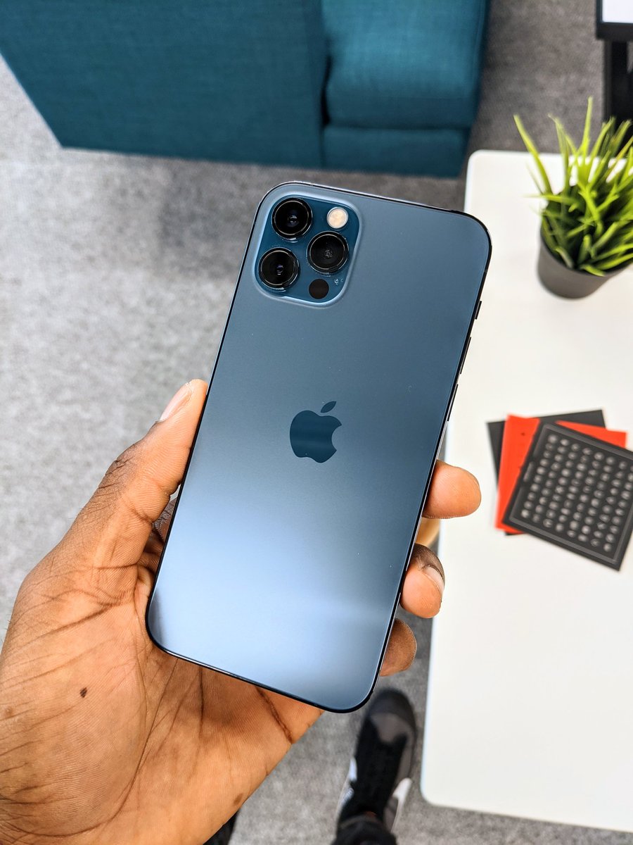 MKBHD's tweet image. If you have friends considering buying iPhones right now, be the friend that tells them to wait if they can. Just another 2 weeks or so til the new ones drop. And the price of the old ones drops. Like clockwork. This concludes my PSA