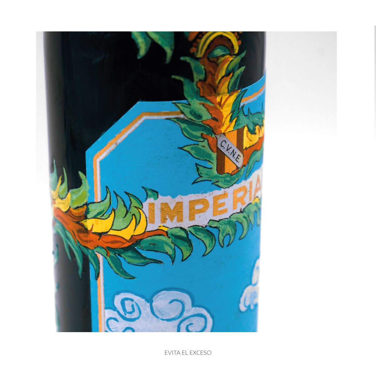 bullymagnets's tweet photo. ¿Quieren ayudar a niños que lo necesitan, tener un diseño de Bully Magnets original (Y que la verdad quedó muy lindo) Y APARTE tomarse un vino bien rico? Pues entren a la subasta por la botella Bully !!  https://t.co/WYdTI7Y14z https://t.co/EeIWiQ40iW