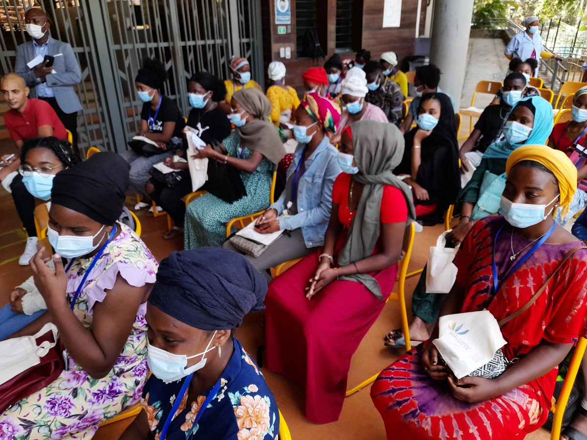 ac_mayotte's tweet photo. ▶️ Inauguration de la labellisation du Parcours Préparatoire au Professorat des Écoles (#PPPE) au lycée de Tsararano en présence du proviseur, des étudiants, du maire de @villedembeni, du président du @CDep976, du recteur, du directeur du #CUFR, et du représentant de l'INSPE 974 https://t.co/PUDytLhTuL