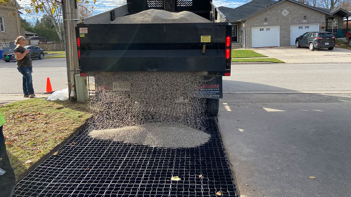 LIDPaving's tweet photo. Lightweight yet durable, #Ecoraster gravel grids keep the fill firmly in place, so you never have to worry about regrading, migration, or compaction of the #gravel. Gravel grids also ensure the surface is universally accessible/AODA compliant!
https://t.co/GIZhzyKjYG https://t.co/ObFo5B1zXM