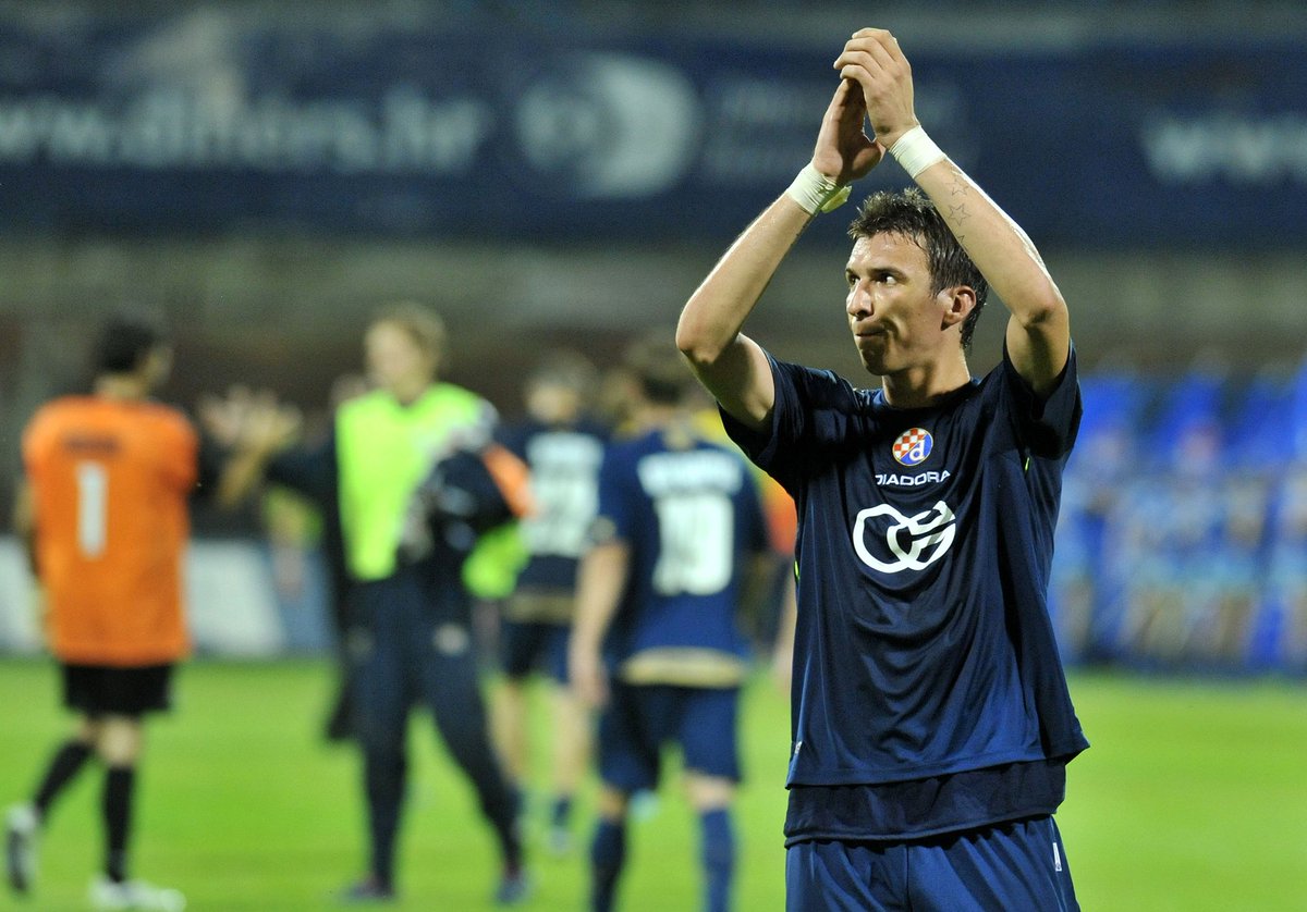 gnkdinamo's tweet photo. Hvala na svemu @MarioMandzukic9 👏🏻🏆🥇⚽️🤗💙 #dinamozagreb

https://t.co/Oymtn69FzC 

📷 Arhiva/Pixsell https://t.co/8RaQyDD7Rk