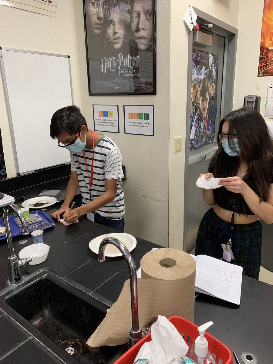 Nothing better in chem class than students doing lab experiments! #cen10