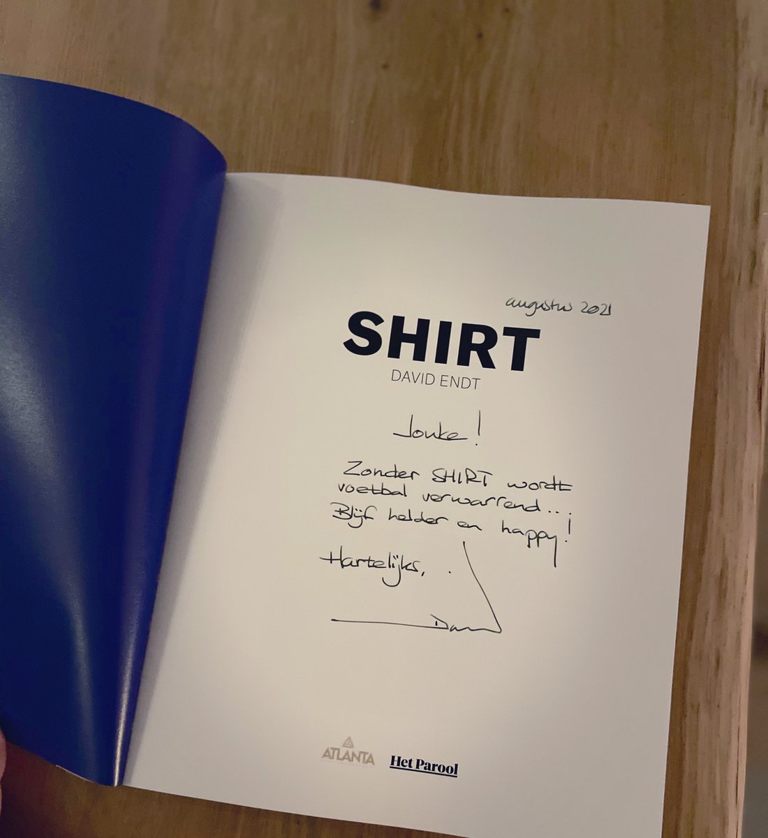 Een mooi geschenk ontvangen van @david_endt  het boek Shirt, een shirt met een verhaal, een absolute aanrader. Dank David! #shirt