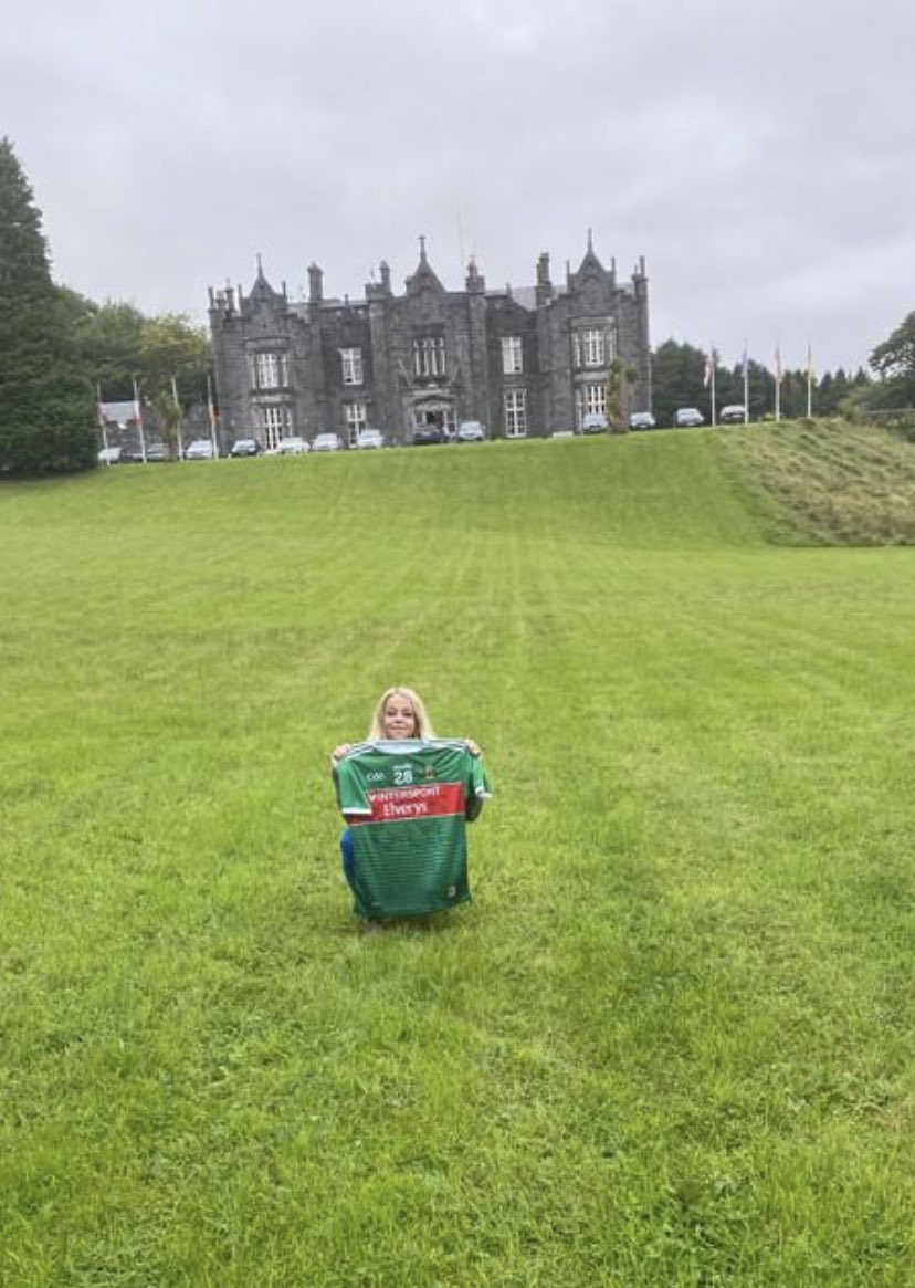 Last call to get your ticket for this framed signed Mayo jersey, entries close tomorrow evening at 6pm. €5 per entry. Draw will take place on Sunday at 8pm! Go Fund Me link: gofundme.com/f/signed-mayo-… #mayo4sam ♥️💚 #cysticfibrosis #fundraiser @jackfenns @BelleekCastle @cf_ireland