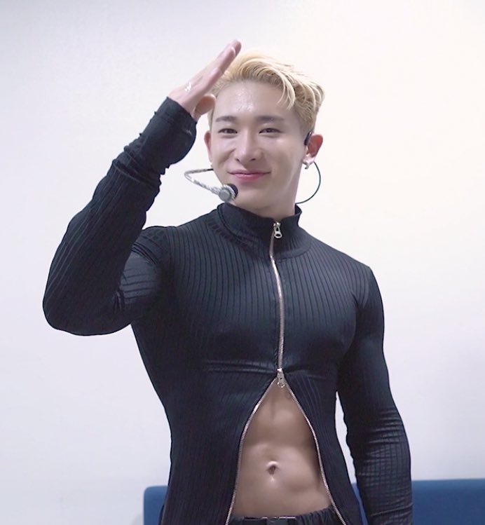 golden_avocado's tweet photo. Not the exact same top but super similar! But we all know they share the same stylists and so many other staff, after all! 

#MONSTAX #몬스타엑스
#WONHO #원호 https://t.co/M1j4wt6mWe