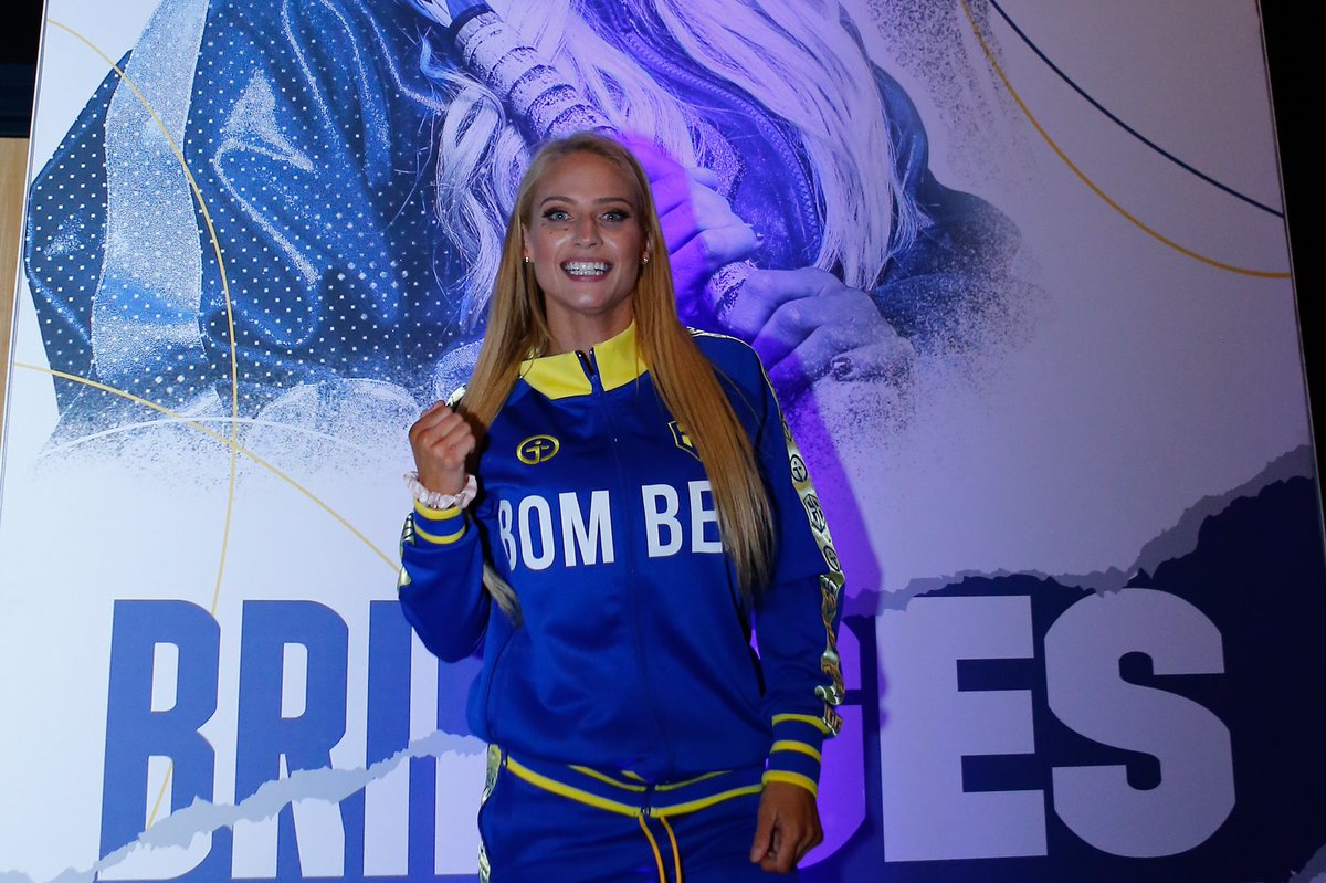 Touchlinepics's tweet photo. 🥊@EbanieBridges looking  on 🔥🔥 at today’s Weigh-in her exclusive #BridgesGangloff @IGotdoms Tracksuit 

To see her range and to pre-order visit https://t.co/hqmgXw0qDQ 

#LaraWarrington2 #EbaineBridges #BlondeBomber #ALAW #DOMSFAM https://t.co/E0FG4ig4M6